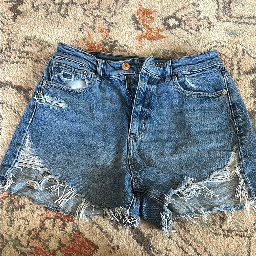 American Eagle Highest Rise Mom Short size 4